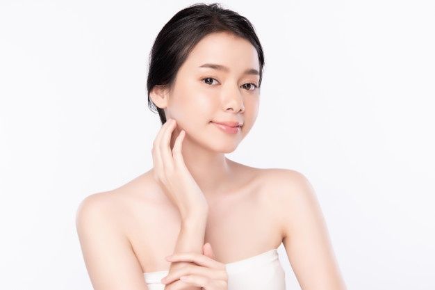 Relaxing facial treatment